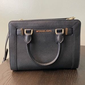 Black Michael Kors crossbody. Excellent condition!!